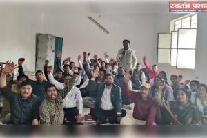 समस्याओं के निदान के लिये  लेखपालों ने शोहरतगढ़ में बैठक कर  बुलंद किया आवाज