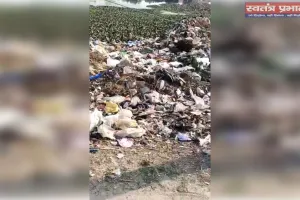 आबादी के बीच डंप हो रहा कूड़ा, लोग परेशान258