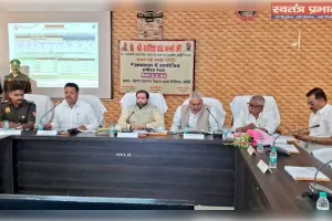 प्रभारी मंत्री  ने विकास कार्यक्रमों एवं कानून व्यवस्था को लेकर जनपदीय अधिकारियों के साथ किया बैठक