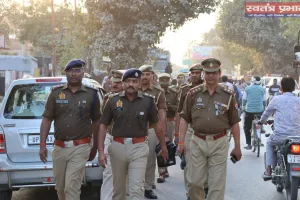 आगामी त्योहारों के दृष्टिगत शांति, सुरक्षा एवं कानून व्यवस्था बनाये रखने हेतु पुलिस अधीक्षक अमेठी द्वारा कस्बा गौरीगंज में किया गया पैदल गश्त 