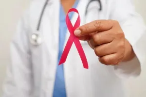 कैंसर से लड़ाई अब सिर्फ़ शरीर की नहीं, मन की भी