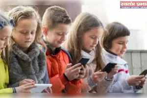क्या बच्चों को सोशल मीडिया से दूर रखना समाधान है?