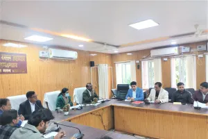 पात्र परिवारों को योजनाओं से लाभान्वित कराएं - सीडीओ 