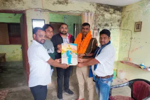 जूगैल के नवागत प्रभारी निरीक्षक जितेंद्र कुमार का भव्य स्वागत, बाबा साहब की प्रतिमा भेंट कर किया गया सम्मानित