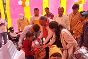 सदर विधायक भूपेश चौबे ने दिव्यांगजनों को बांटे सहायक उपकरण ,15 लोगों ने किया रक्तदान