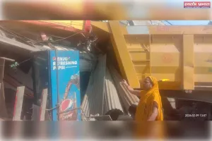 गलत दिशा से आ रही तेज रफ्तार डंपर किराना दुकान में  घुसी, लाखों का नुकसान 