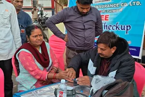 टाटा ए.आई.ए. लाइफ रेणुकूट ब्रांच की 25वीं वर्षगांठ ,फ्री हेल्थ चेकअप कैंप में उमड़ी सैकड़ों की भीड़