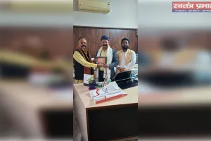 अवध वृन्दावन डेवलपमेंट एसोशिएसन के राष्ट्रीय अध्यक्ष ने काल्विन पब्लिक स्कूल के निदेशक का किया सम्मान