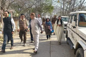 जिलाधिकारी बी.एन. सिंह का विकास भवन में औचक निरीक्षण, व्यवस्थाएं सुधारने के सख्त निर्देश