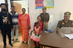 जनपद पुलिस  व चाइल्ड   लाइन  की तत्परता से   03 वर्षीय मासूम को सुरक्षित परिवार से मिलाया,  निभाई संवेदनशील जिम्मेदारी