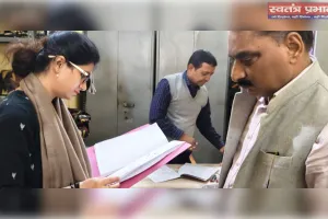 सीडीओ ने उप कृषि निदेशक व भूमि संरक्षण अधिकारी कार्यालय का किया औचक निरीक्षण, लापरवाही पर चेतावनी