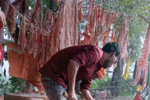 यूपी की दूसरी सबसे बड़ी नगर पंचायत ओबरा में दलालों का जाल, PMAY लाभार्थियों से घर-घर जाकर हो रही लूट