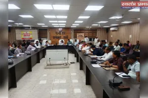 जिलाधिकारी श्रीमती कृत्तिका ज्योत्स्ना की अध्यक्षता में मिशन रोजगार समिति की बैठक कलेक्ट्रेट सभागार बस्ती में संपन्न हुयी