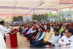 शिक्षकों का प्रदर्शन: RTE से पहले नियुक्त शिक्षकों को TET से छूट की मांग