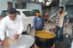 मानवता की अनूठी मिसाल ओबरा में श्री राम सेवा समिति का खिचड़ी अभियान सातवें महीने में प्रवेश