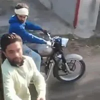 बस पर फायरिंग करने वाले बाइक सवार दो अभियुक्त गिरफ्तार, असलहा व बाइक बरामद