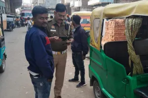 सोनभद्र पुलिस  ने किया  यातायात नियमों के उल्लंघन पर सख्त कार्रवाई, 04 ऑटो एवं 01 पिकप वाहन सीज