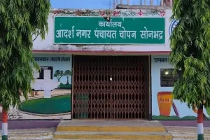 आदर्श नगर पंचायत चोपन में बिना बीमा, फिटनेस व प्रदूषण प्रमाणपत्र के दौड़ रहे वाहन,  लोगों ने किया मुख्यमंत्री पोर्टल पर शिकायत दर्ज