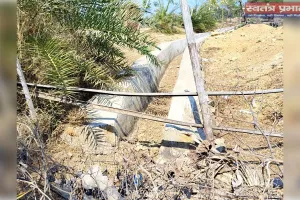 अनावश्यक पक्की नाली व गार्डवालों का निर्माण कर सरकारी राशि का हो रहा है दुरुपयोग-ग्रामीण 