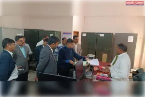 गोरखपुर: मंडलायुक्त का कलेक्ट्रेट पर सख्त प्रशासनिक निरीक्षण
