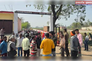  12 फरवरी से लापता कालीचरण यादव: परिजनों का फूटा गुस्सा, सैकड़ों ग्रामीणों संग पहुंचे थाने