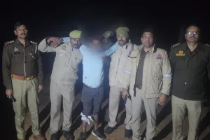 करमा थाना क्षेत्र के  जुगनी जंगल में वांछित गौ तस्कर पुलिस की मुठभेड़ में  घायल