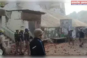 संभल हिंसा मामला: हाईकोर्ट ने पुलिसकर्मियों पर केस दर्ज करने के निचली अदालत के आदेश पर लगाई रोक पूर्व सीओ अनुज चौधरी और संभल कोतवाली ...