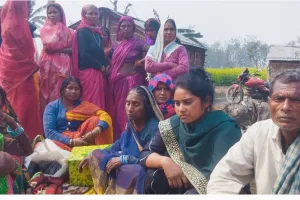 बबुईया हरपुर अग्निकांड : रिनु की शादी का सामान जलकर राख, मजदूर परिवार पर टूटा दुखों का पहाड़