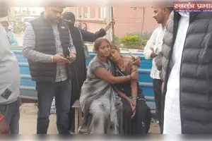 सड़क दुर्घटना में युवक की मौत,एक छात्रा घायल, पुलिस जांच में जुटी