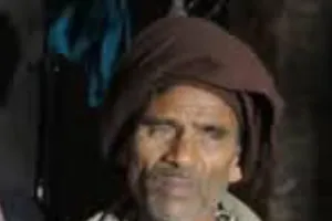 पेड़ की डाल गिरने से व्यक्ति की मौत