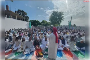 अकीदत के साथ अदा की गई ईद की नमाज