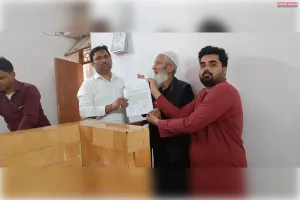 गैस सिलेंडर वितरण में अनियमितता का आरोप, जिलाधिकारी से कार्रवाई की मांग ।