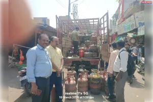 अवैध एलपीजी उपयोग व रिफिलिंग के विरुद्ध सघन कार्रवाई, चार ठिकानों पर छापेमारी; 44 सिलेंडर बरामद