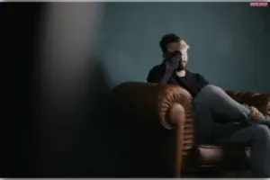 डिजिटल आराम, मानसिक तनाव—कहाँ फंस गया इंसान?