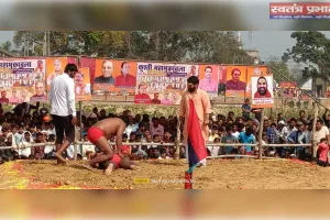 पंजाब के विक्की पहलवान ने आगरा के  सूरज  पहलवान को आसमान दिखाया