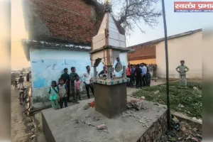 प्राण प्रतिष्ठा के बाद  शिव मंदिर तोड़ा, केस दर्ज