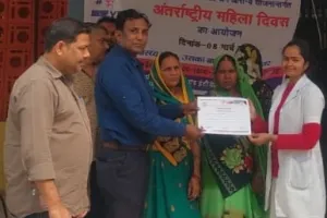 अंतरराष्ट्रीय  महिला दिवस पर डॉक्टर  और नर्स हुई सम्मानित