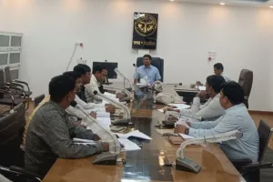 जिलाधिकारी ने की नगर निकायों के  कार्यों की प्रगति की समीक्षा, अधिकारियों को दिए निर्देश