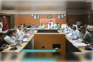 विधान परिषद की  वित्तीय एवं प्रशासकीय विलम्ब समिति की समीक्षा बैठक संपन्न