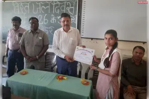 विश्व जल दिवस पर छात्राओं को प्राचार्य ने किया सम्मानित