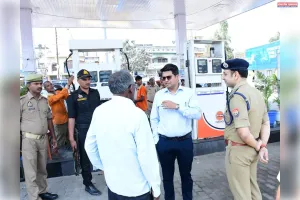 डीएम व एसपी  ने  पेट्रोल पंप का निरीक्षण किया