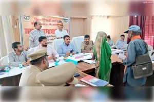 जिलाधिकारी की अध्यक्षता में तहसील मुसाफिरखाना में आयोजित हुआ संपूर्ण समाधान दिवस