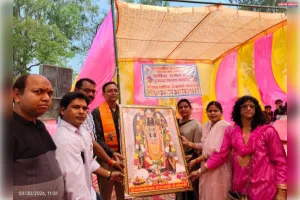 करिज्मा स्टार नाइट में बॉलीवुड के मशहूर कलाकार आदित्य नारायण ने संगीत से बांधा शमां