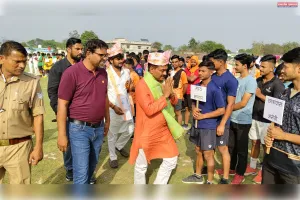 ओपन स्टेट आमंत्रण सीनियर पुरुष हैण्डबाल प्रतियोगिता का अम्बेडकर स्टेडियम में किया गया उद्घाटन