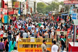 करोल बाग में भीषण जाम से जूझ रहे लोग प्रशासन निगम खामोश बैठा है 