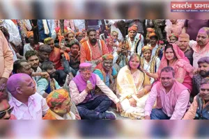 होली सो होली अब भरो प्रेम की झोली रंगों का पर्व होली की सभी को शुभकामनाएं डा गंगवार 