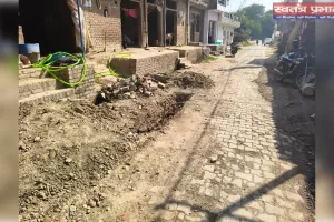 खबर का असर: पानी की बर्बादी रुकी! अटौरा में पाइपलाइन मरम्मत शुरू
