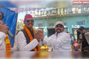 गरीब बच्चों को होली के शुभ अवसर पर उपहार वितरण किया गया 