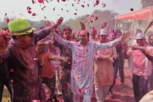 पुलिस लाइन में होली का हुड़दंग