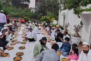 नैनी में सपा प्रदेश सचिव मो. शारिक के आवास पर इफ्तार पार्टी का आयोजन